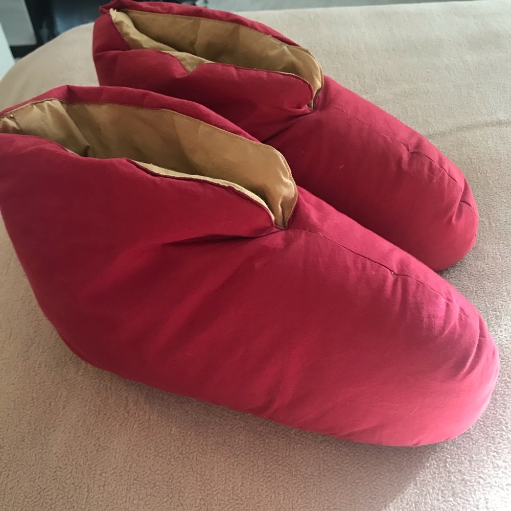DOWN Slippers Women’s US 9/10 EU40
